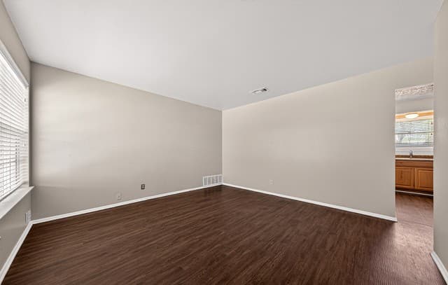 3-bedroom rental at 4862 Castle Arms Drive in San Antonio, TX — photo 5