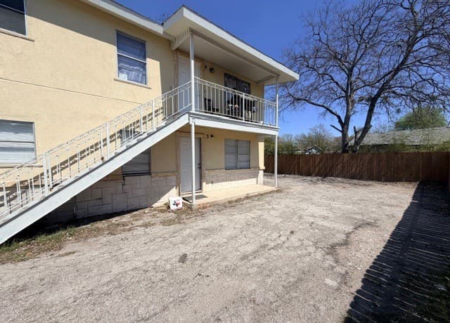2-bedroom rental at 1418 Romero Unit 3 in San Antonio, TX — photo 2