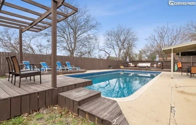 3-bedroom rental at 105 Gladiola Unit B in Castle Hills TX