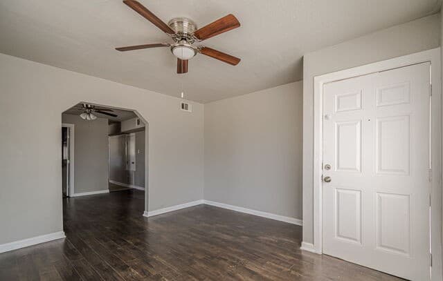 3-bedroom rental at 2323 Arbor Place Unit 3 in San Antonio, TX — photo 5