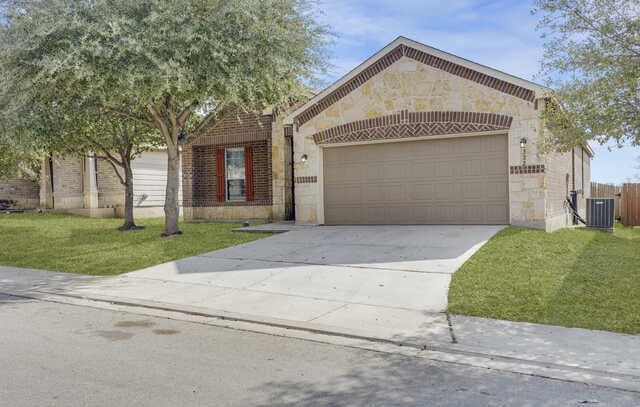 3-bedroom rental at 322 Walnut Crest in Selma, TX — photo 2