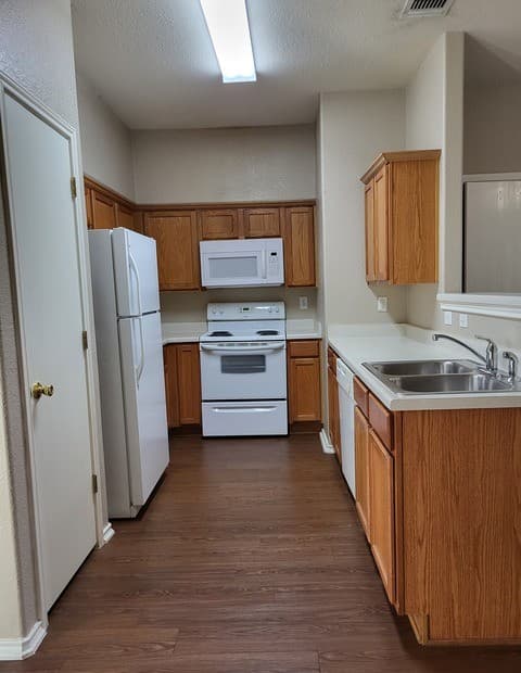 2-bedroom rental at 4163 St Charles Bay in San Antonio, TX — photo 3