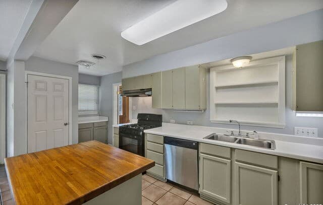 3-bedroom rental at 414 Laramie Dr in San Antonio, TX — photo 5