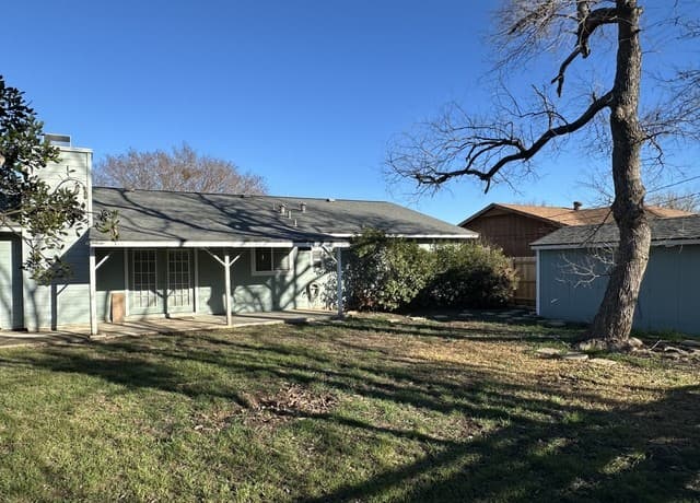 3-bedroom rental at 9227 Spring Dawn in San Antonio, TX — photo 2
