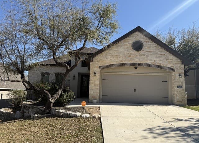 3-bedroom rental at 8614 Carmel Rose in Boerne, TX — photo 2