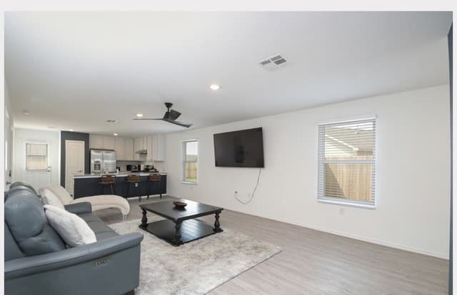 3-bedroom rental at 10203 Asta Trail in San Antonio, TX — photo 3