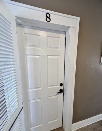 1-bedroom rental at 128 W Magnolia Ave Unit 8 in San Antonio, TX — photo 5