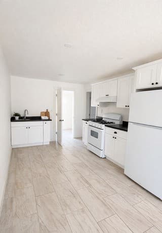 2-bedroom rental at 1411 Lamar in San Antonio, TX — photo 2