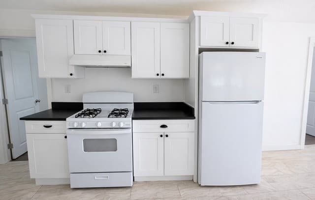 2-bedroom rental at 1411 Lamar in San Antonio, TX — photo 3