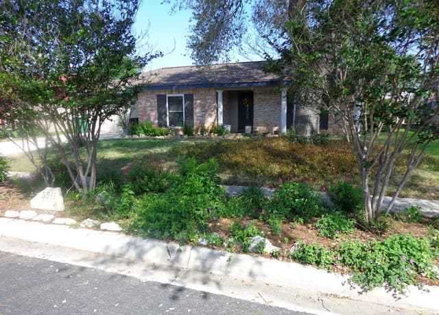 3-bedroom rental at 5511 Eaglewood St in San Antonio, TX — photo 2