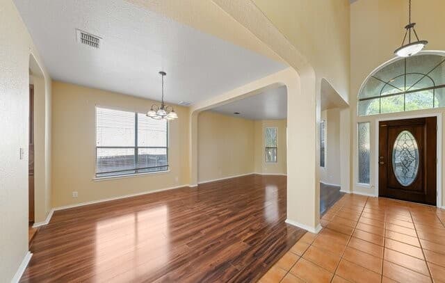 5-bedroom rental at 3338 Bending Creek in San Antonio, TX — photo 3