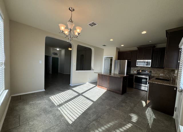 3-bedroom rental at 9634 Legislation in Converse, TX — photo 5
