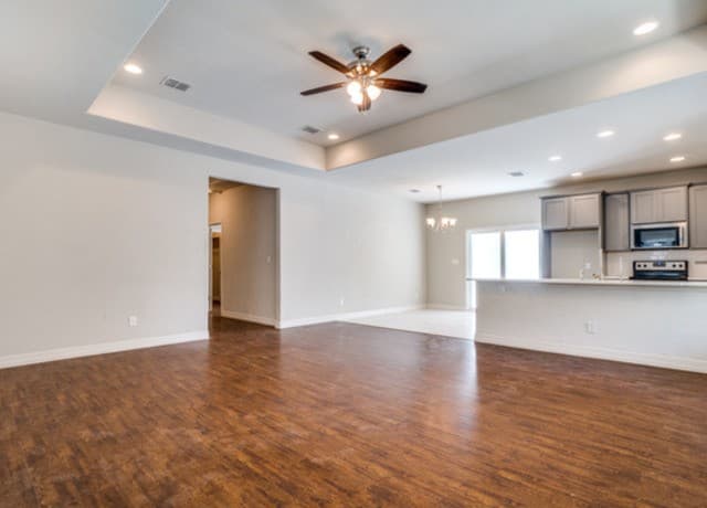 3-bedroom rental at 1019 W Rosewood in San Antonio, TX — photo 3