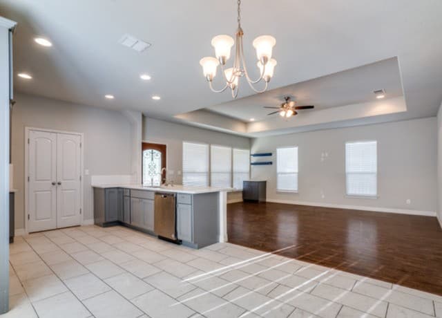 3-bedroom rental at 1019 W Rosewood in San Antonio, TX — photo 4