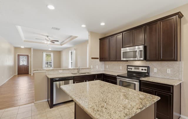 3-bedroom rental at 27203 Rio Bank in Boerne, TX — photo 5