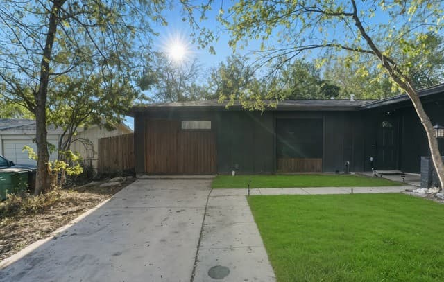 4-bedroom rental at 3314 Deer Creek in San Antonio, TX — photo 3