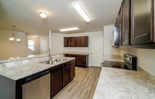 3-bedroom rental at 5114 Jade Crossing in San Antonio, TX — photo 4