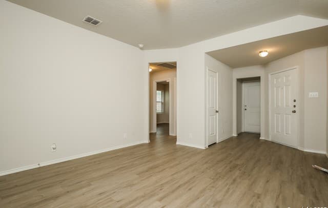 3-bedroom rental at 5227 Blue Ranch in San Antonio, TX — photo 3