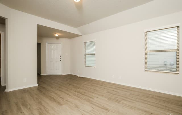 3-bedroom rental at 5227 Blue Ranch in San Antonio, TX — photo 4