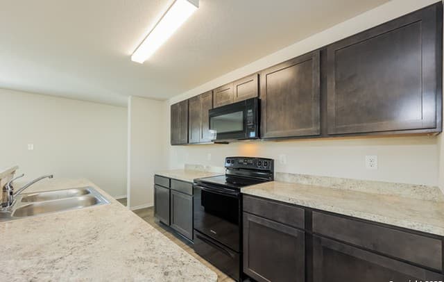 4-bedroom rental at 5126 Jade Crossing in San Antonio, TX — photo 2