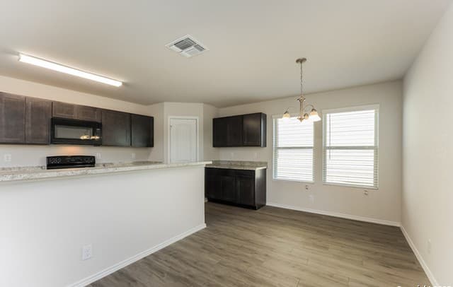 4-bedroom rental at 5126 Jade Crossing in San Antonio, TX — photo 3