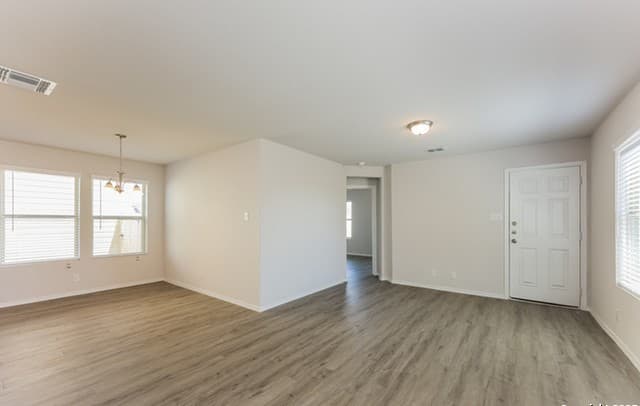 4-bedroom rental at 5126 Jade Crossing in San Antonio, TX — photo 4