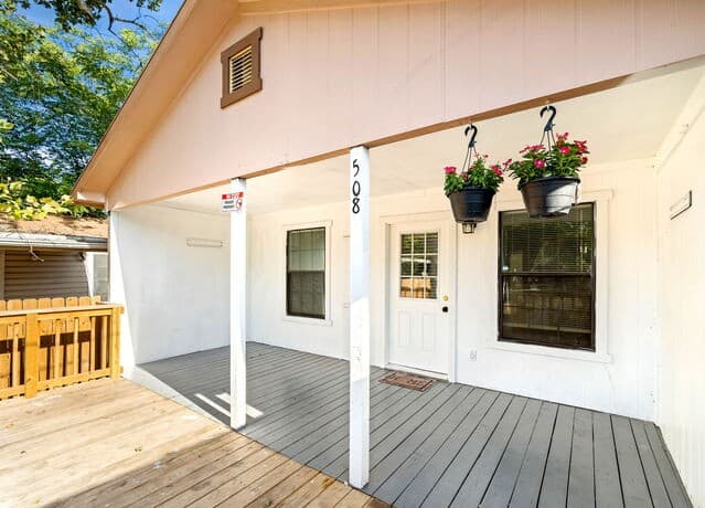 3-bedroom rental at 508 Randall in San Antonio, TX — photo 2