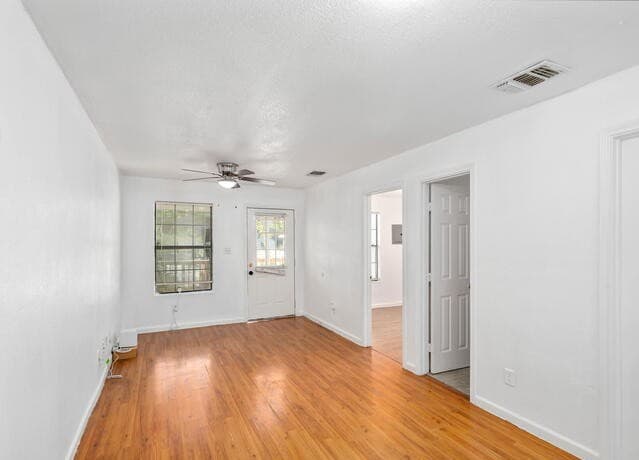 3-bedroom rental at 508 Randall in San Antonio, TX — photo 4