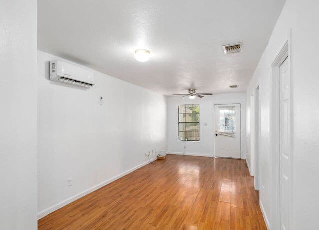 3-bedroom rental at 508 Randall in San Antonio, TX — photo 5