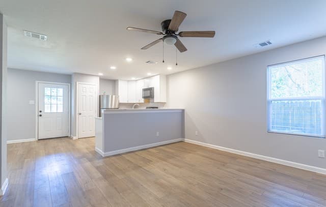 3-bedroom rental at 315 Bundy St Unit 2 in San Antonio, TX — photo 4