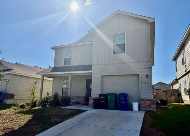 4-bedroom rental at 627 Retama Pass in San Antonio, TX — photo 3