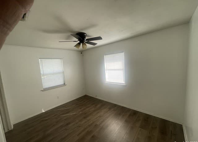 2-bedroom rental at 4512 Slayden Dr in San Antonio, TX — photo 4