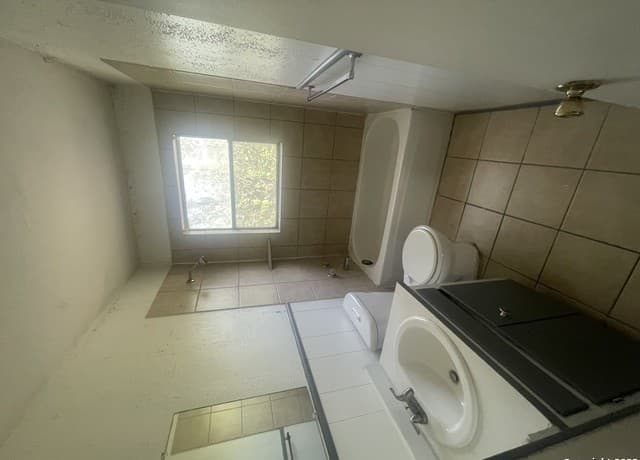 2-bedroom rental at 4512 Slayden Dr in San Antonio, TX — photo 5
