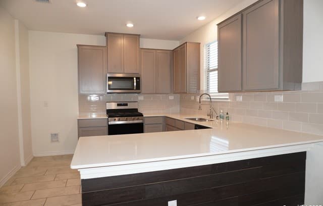 3-bedroom rental at 4809 Park Gln in Marion, TX — photo 5