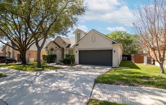 3-bedroom rental at 15923 Socorro Falls in Helotes, TX — photo 3