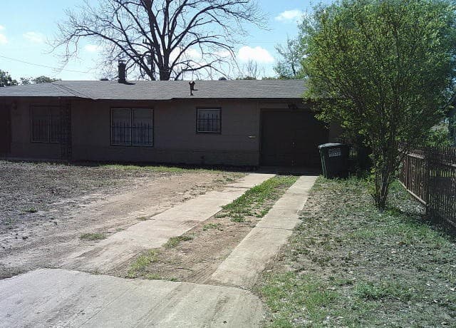 3-bedroom rental at 334 Tomrob in San Antonio, TX — photo 2