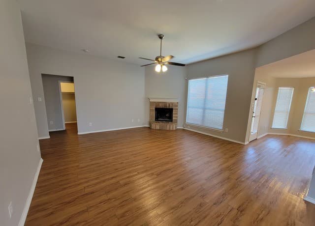 4-bedroom rental at 6123 Flower in San Antonio, TX — photo 5