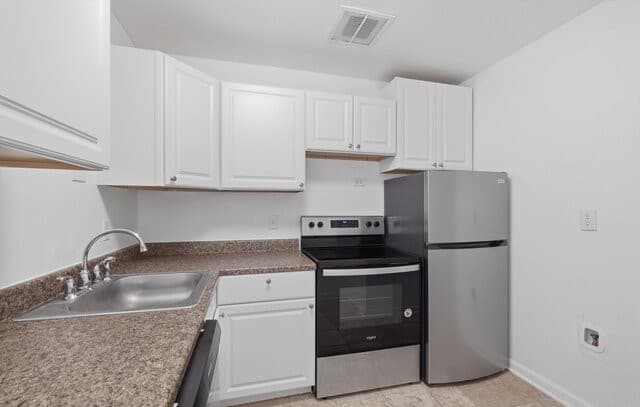 1-bedroom rental at 7709 Broadway Unit 121 in San Antonio, TX — photo 5