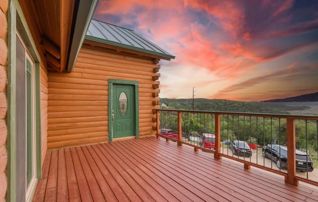6-bedroom rental at 13689 Fm 1283 Unit 2 in Mico, TX — photo 2