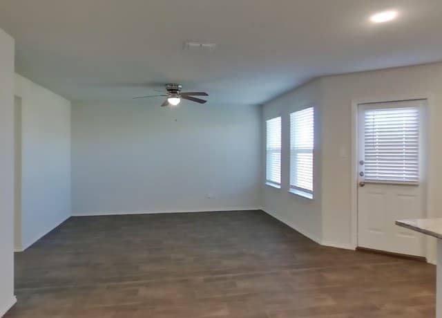 3-bedroom rental at 13215 Winemaker in San Antonio, TX — photo 2