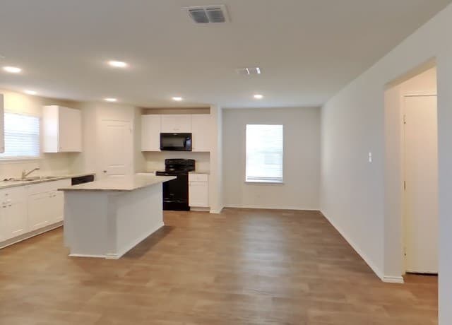 3-bedroom rental at 13215 Winemaker in San Antonio, TX — photo 3