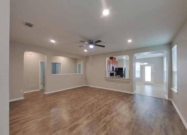 4-bedroom rental at 13338 Stetson in San Antonio, TX — photo 2