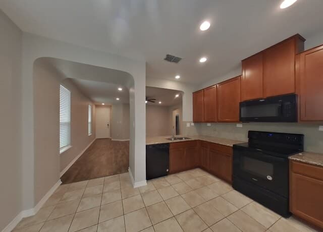 4-bedroom rental at 13338 Stetson in San Antonio, TX — photo 4