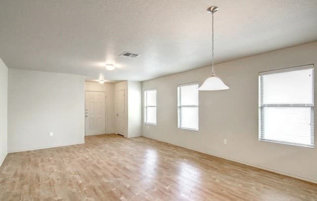 3-bedroom rental at 7607 Millchase in San Antonio, TX — photo 4