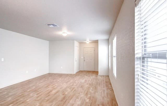 3-bedroom rental at 7607 Millchase in San Antonio, TX — photo 5