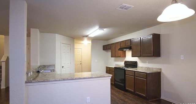 4-bedroom rental at 5907 Camier Cove in San Antonio, TX — photo 5