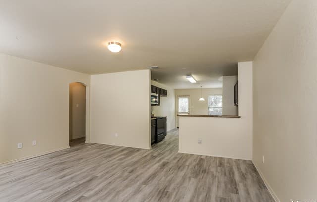 4-bedroom rental at 7603 Millchase in San Antonio, TX — photo 3