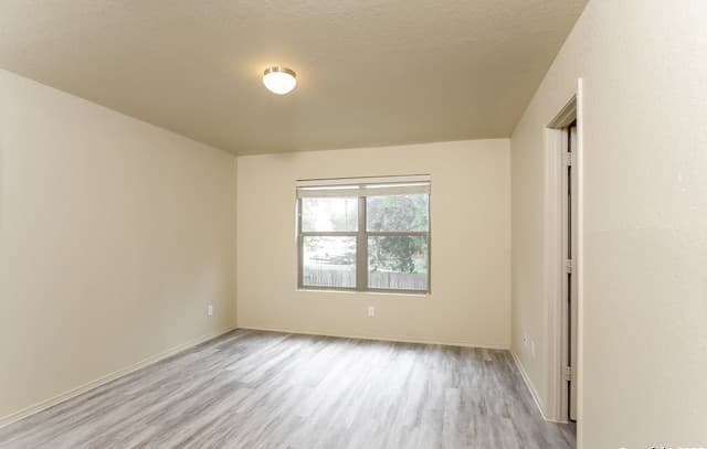 4-bedroom rental at 7603 Millchase in San Antonio, TX — photo 5