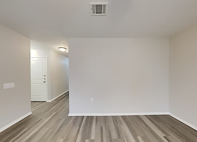 3-bedroom rental at 6815 Hibiscus in San Antonio, TX — photo 2