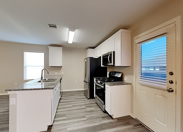 3-bedroom rental at 6815 Hibiscus in San Antonio, TX — photo 5